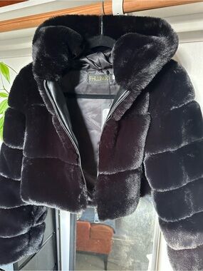 Women's Black Faux-Fur Hooded Puffer Jacket